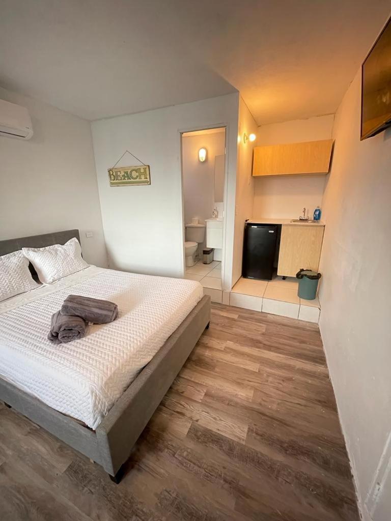 ארסיבו Las Olas Beach Apartments מראה חיצוני תמונה